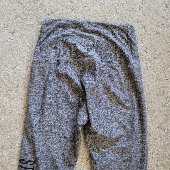 Beyond Yoga Grey Leggings - Picture 6 of 6